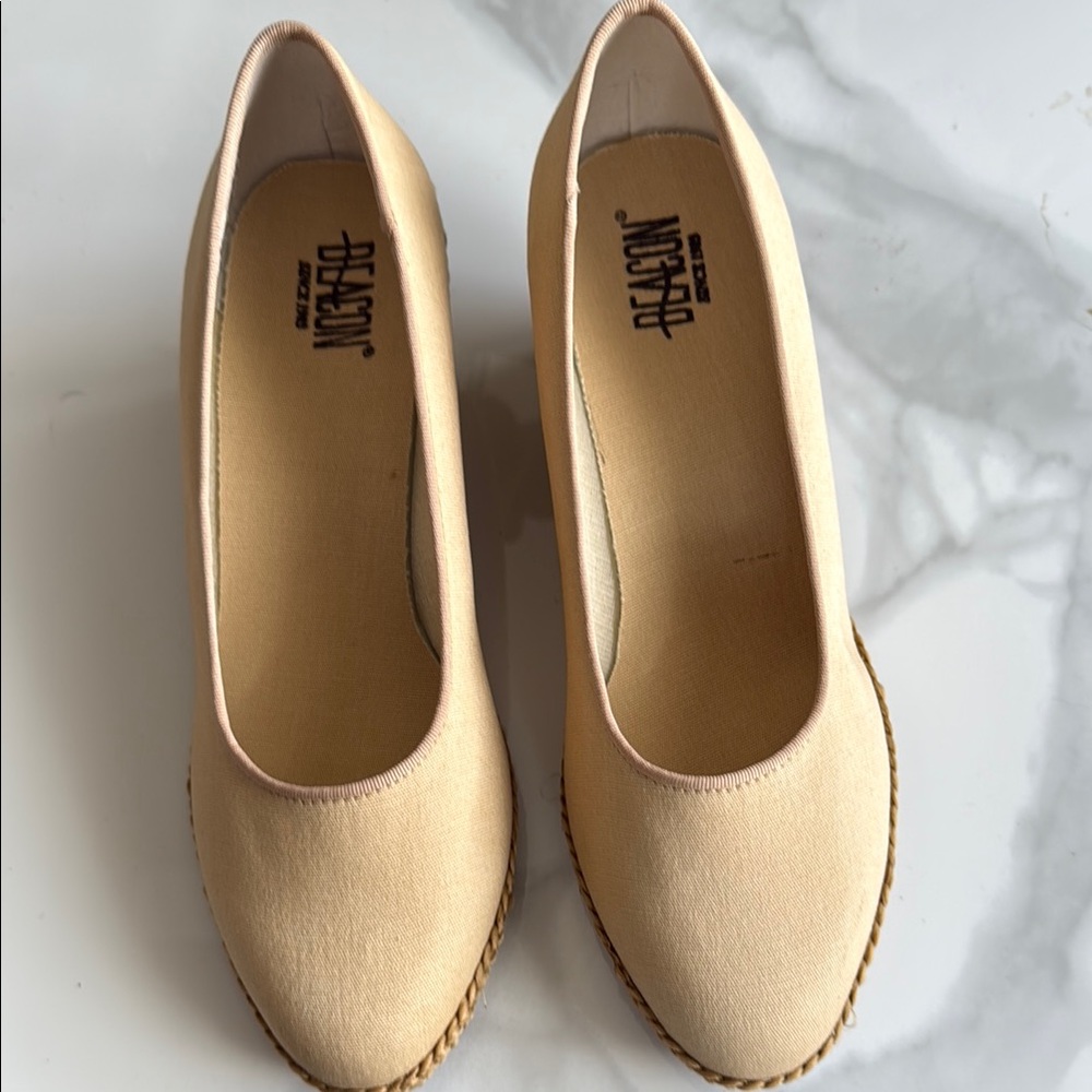 Beacon Women's Tan Espadrilles